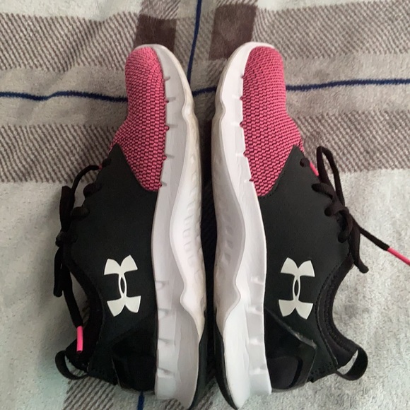 Under Armour shoes - Picture 3 of 5